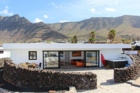 Beach House Daida with hot whirlpool Famara